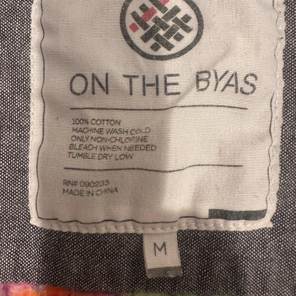 On the Byas Hawaiian Button Down Shirt Tropical Floral Beach Vacation Sz M - Picture 6 of 8